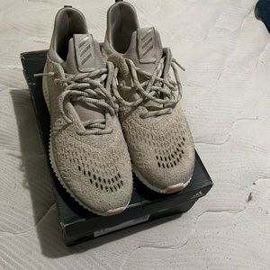 Adidas “alpha bounce” in box 📦